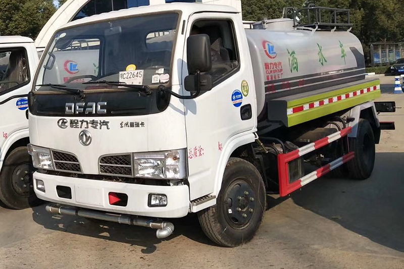 東風(fēng)小多利卡灑水車(5立方)