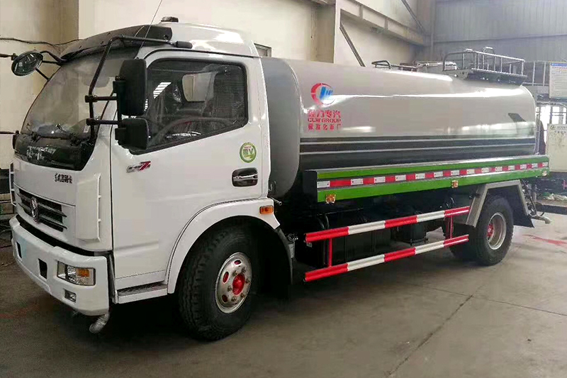東風(fēng)大多利卡灑水車(8.5立方)