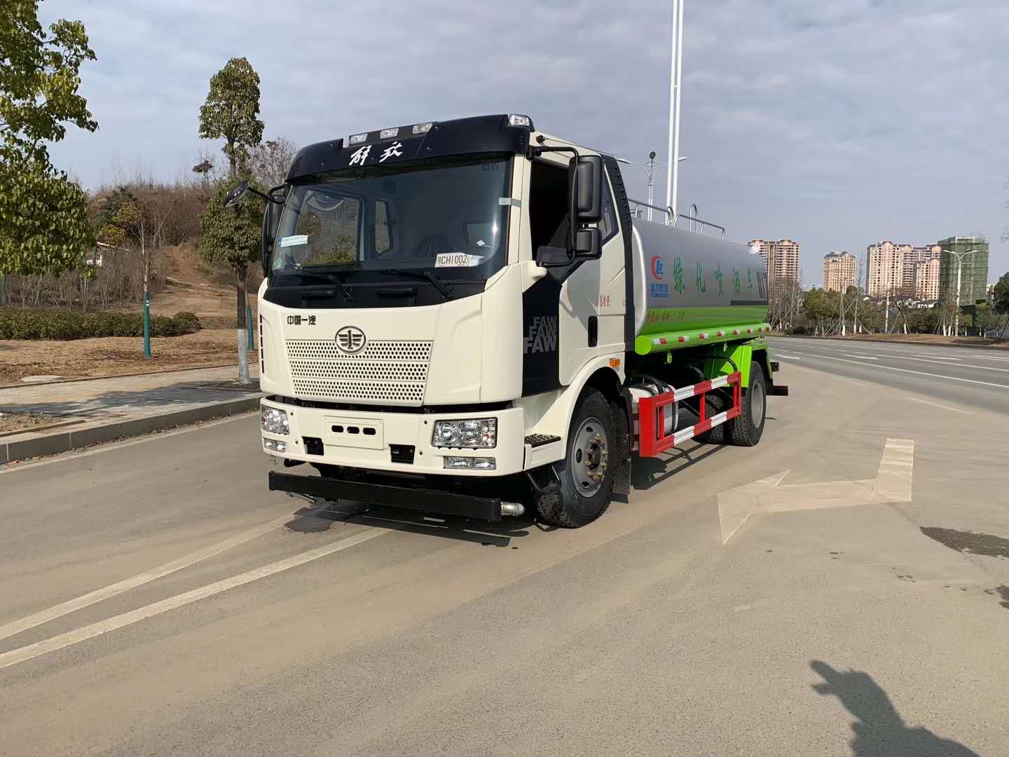 解放13-15噸灑水車(chē)（包上京牌）