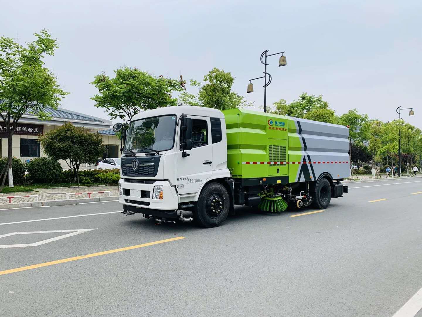 東風(fēng)天錦12噸掃路車