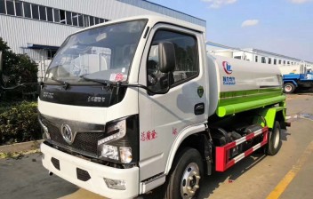東風(fēng)多利卡5噸灑水車（包上京牌）