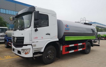 東風(fēng)專(zhuān)底12-15噸灑水車(chē)（可加霧炮）