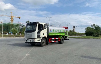解放12噸霧炮抑塵灑水車(chē)
