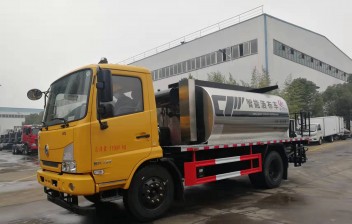 東風(fēng)天錦8噸智能型瀝青灑布車