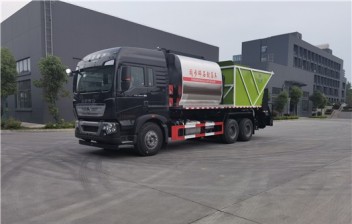 重汽豪沃后雙橋同步封層車