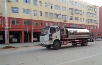 解放12噸瀝青灑布車